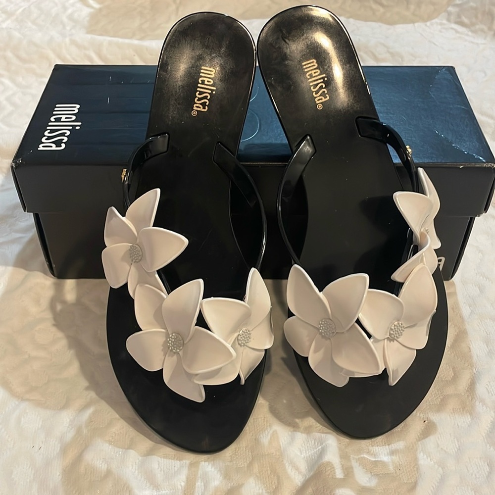 NEW Melissa Harmonic Garden IV Sandals Size 8 Floral Black and White Flip Flops
